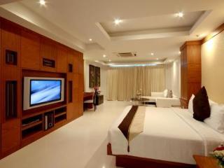 โรงแรมรายาบุรี โฮเต็ล ป่าตอง โรงแรม