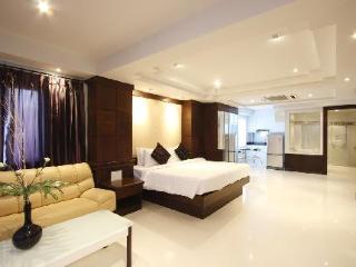 โรงแรมรายาบุรี โฮเต็ล ป่าตอง โรงแรม Patong