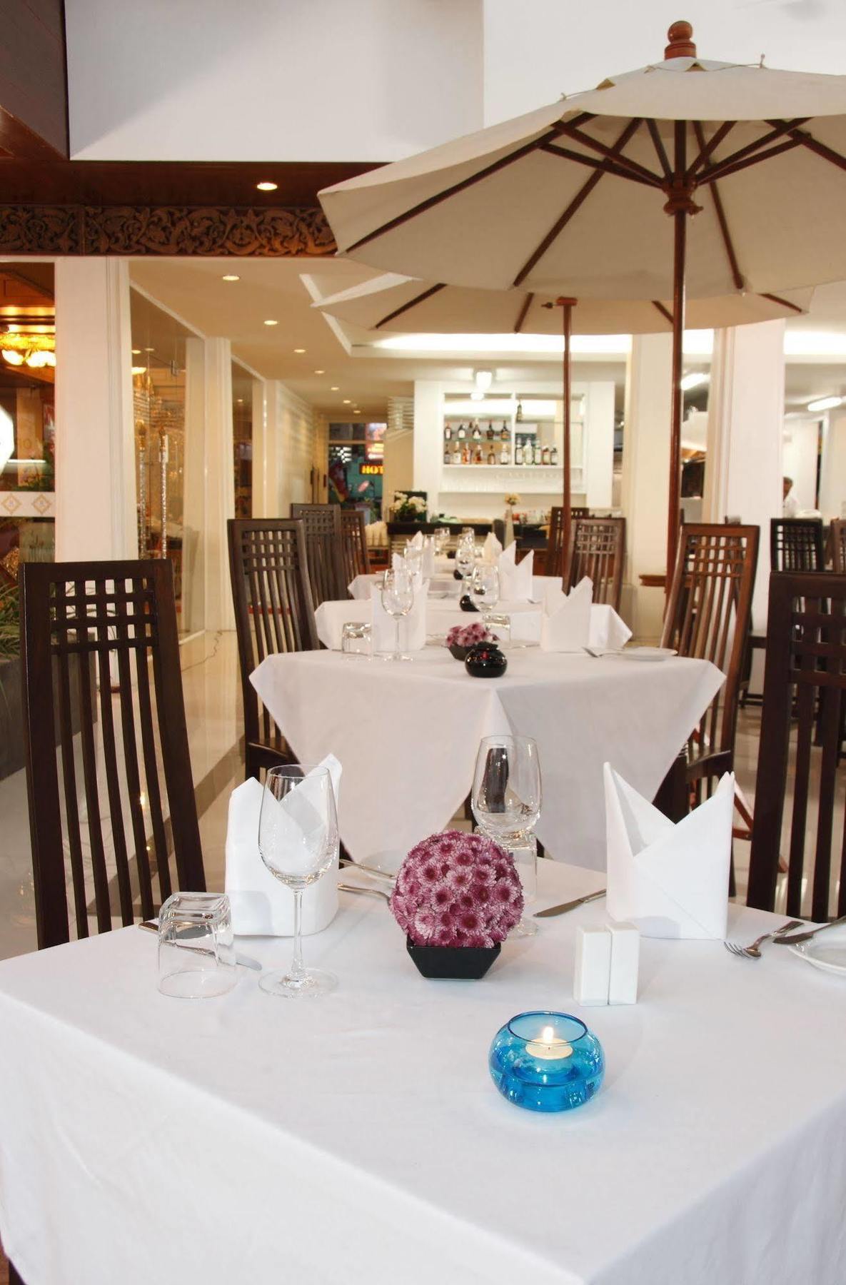 โรงแรม โรงแรมรายาบุรี โฮเต็ล ป่าตอง 3*